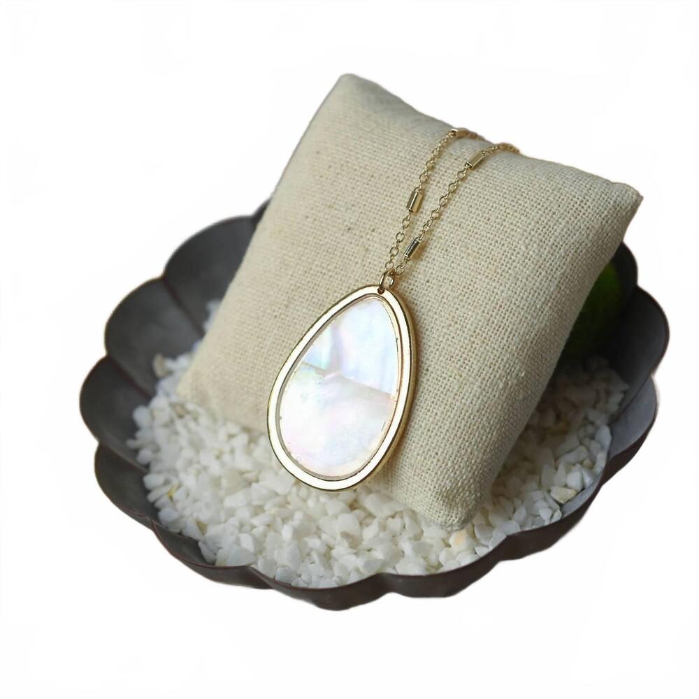 NEW LAUREN LANE women's teardrop pendant necklace in mother of pearl